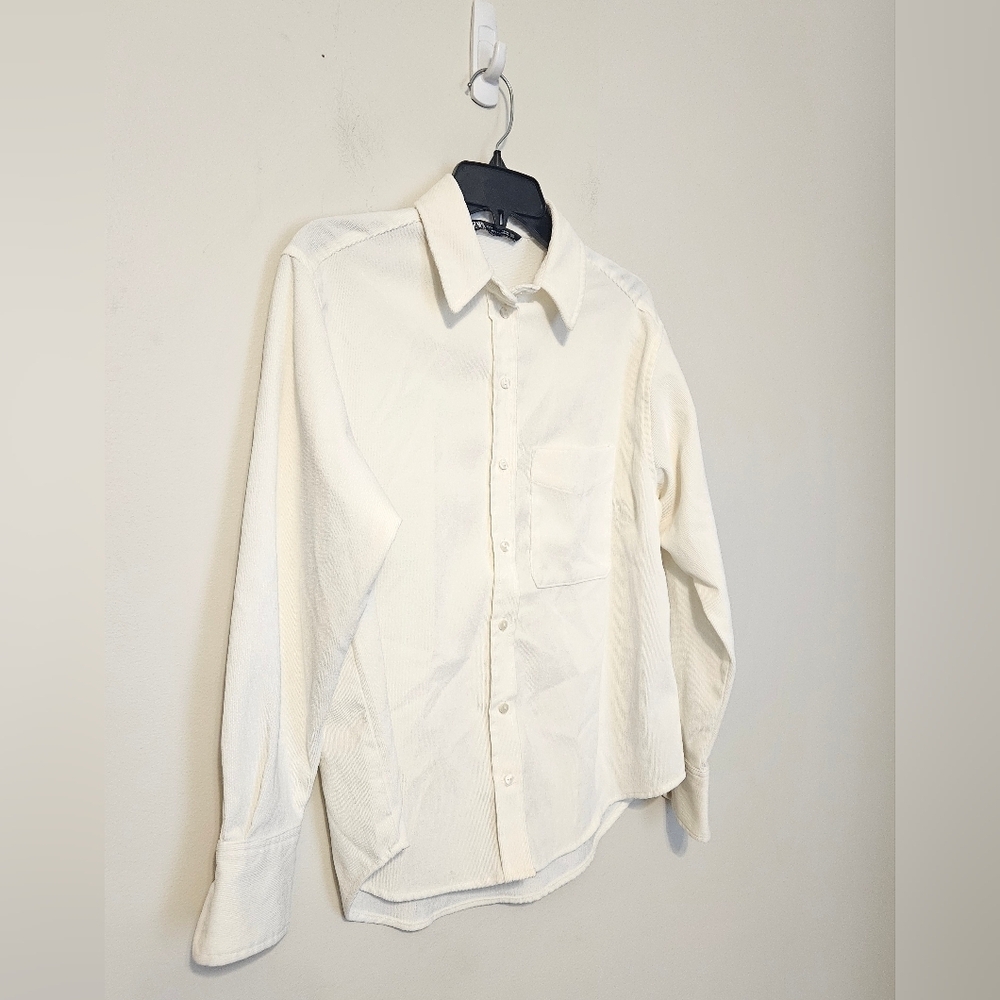 Zara button-up shirt with long sleeves and a single chest pocket - Picture 4 of 9